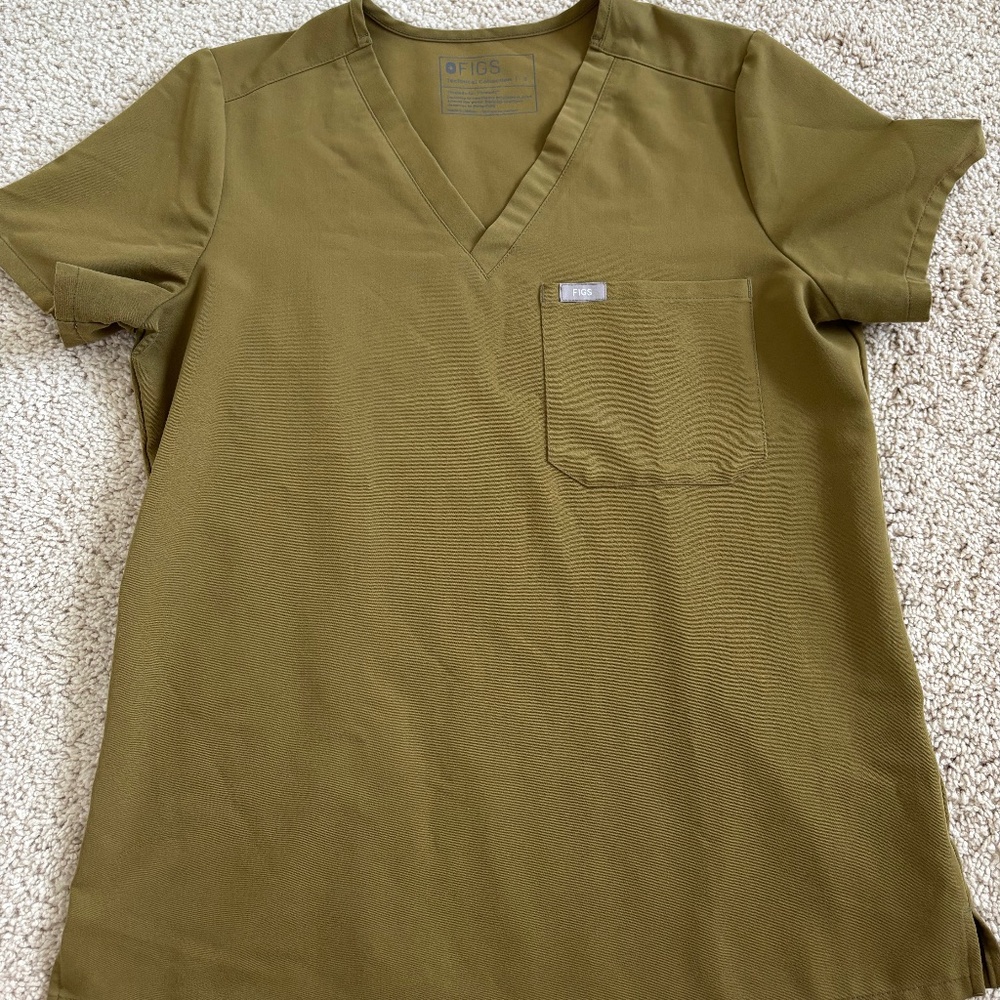 Figs Caterina One Pocket Scrub Top Martini Olive